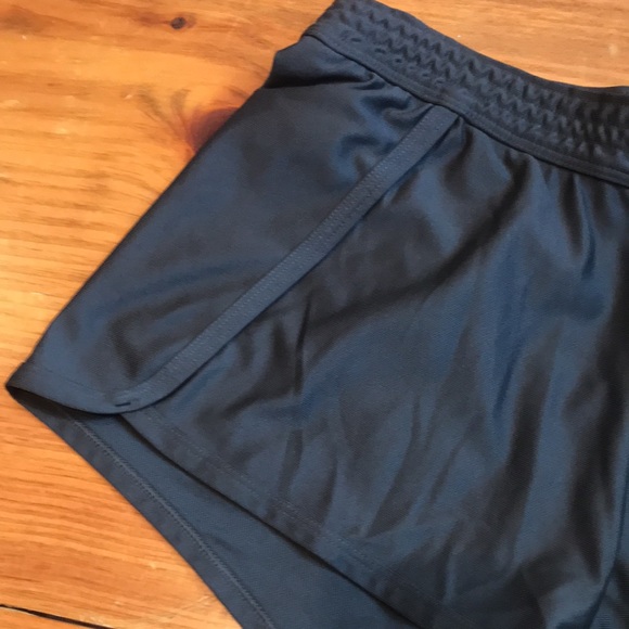 NORTH FACE (TNF) S Asphalt Gray Pulse Running Shorts - Picture 3 of 7